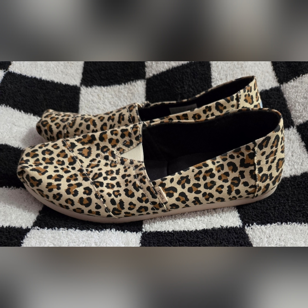 Women's leopard print TOMS size 10 - Picture 3 of 7